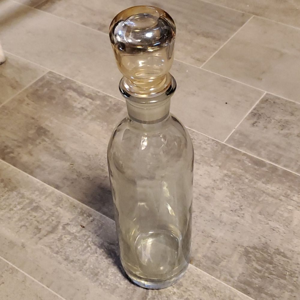 EUC Vintage Beautiful Metallic Decanter